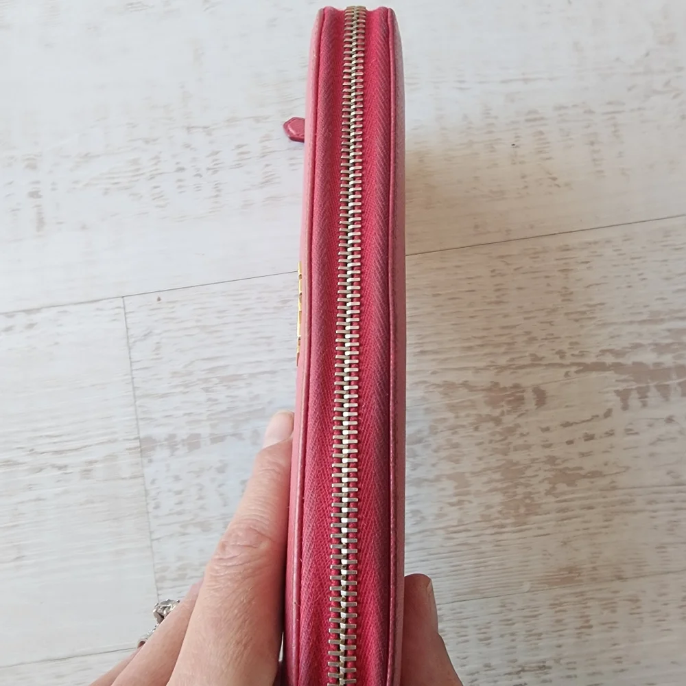 Prada Wallet - Picture 5 of 16